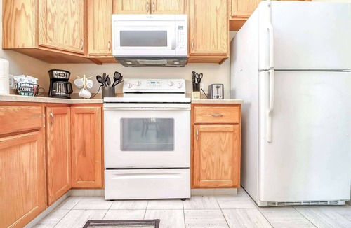Lincoln Condo | Spacious Bedrooms 4bd 2b 9 guests BBQ Grill