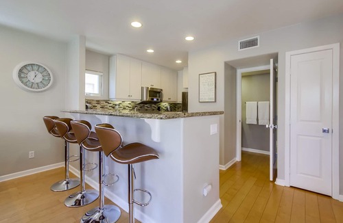Mission Beach House | Spacious Belmont Beach House · Walk Everywhere