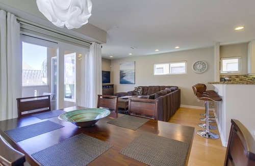 Mission Beach House | Spacious Belmont Beach House · Walk Everywhere