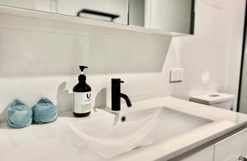 Belmont House | Spacious Belmont Granny Flat Easy Access to CBD & Bayside