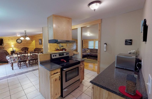 Nelsonville Cabin | Spacious Bobcat Cabin, 30 mins from Hocking Hills