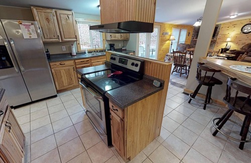 Nelsonville Cabin | Spacious Bobcat Cabin, 30 mins from Hocking Hills