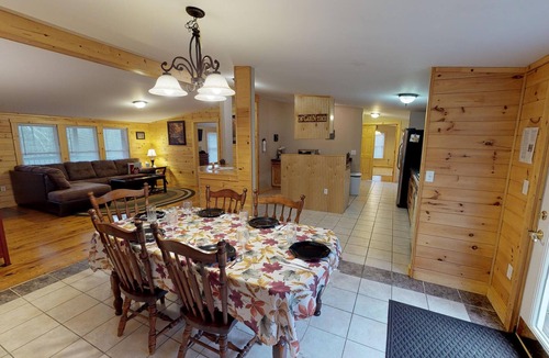 Nelsonville Cabin | Spacious Bobcat Cabin, 30 mins from Hocking Hills