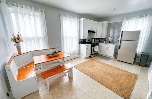 Dwight Apartment | Spacious Bohemian Nook