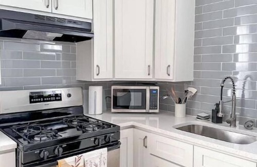 Dwight Apartment | Spacious Bohemian Nook