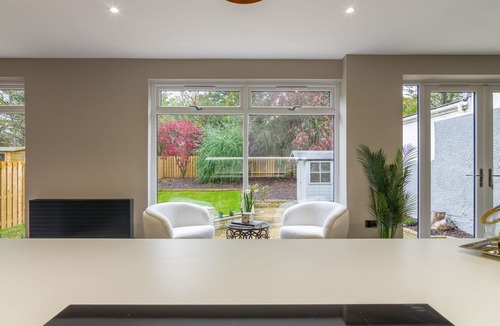 Duddingston Villa | Spacious, Boujee Villa with Garden and Hot Tub