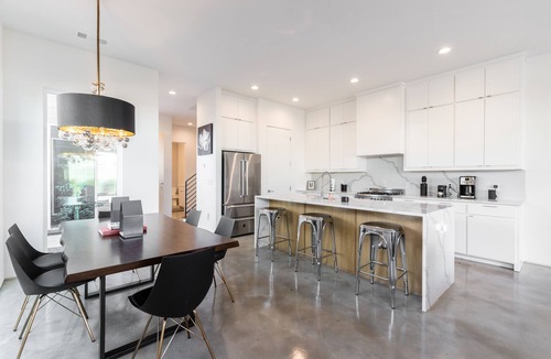 Old East Dallas House | Spacious Brand New Connected Double Townhomes - Six Bedroom Villa, Sleeps 16