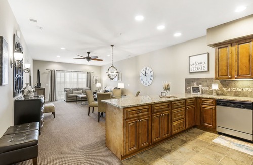Branson Condo | Spacious Branson Condo w/Pool, Elevator & Great Location Near All Attractions!