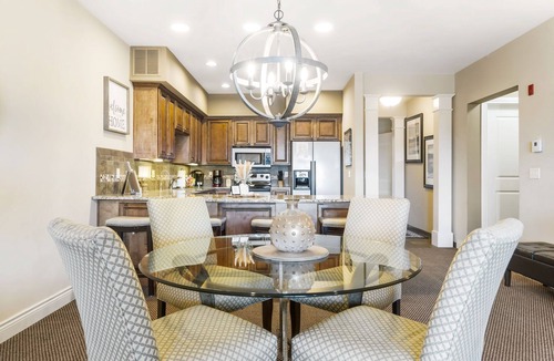 Branson Condo | Spacious Branson Condo w/Pool, Elevator & Great Location Near All Attractions!