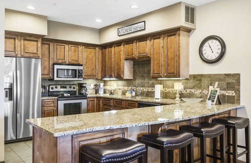 Branson Condo | Spacious Branson Condo w/Pool, Elevator & Great Location Near All Attractions!