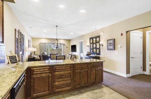 Branson Condo | Spacious Branson Condo w/Pool, Elevator & Great Location Near All Attractions!