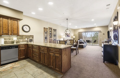Branson Condo | Spacious Branson Condo w/Pool, Elevator & Great Location Near All Attractions!