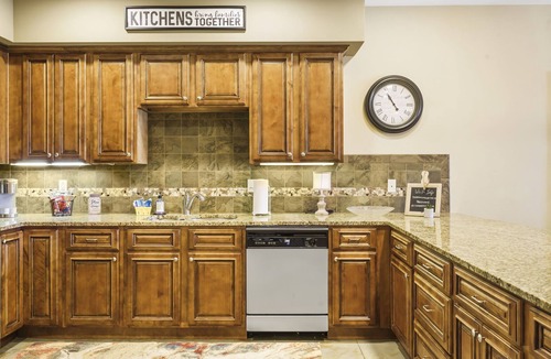 Branson Condo | Spacious Branson Condo w/Pool, Elevator & Great Location Near All Attractions!