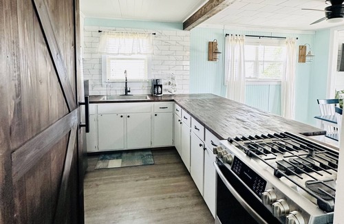 Port O Connor Cottage | Spacious Breezy Shore Cottage, centrally located in Port O’Connor TX
