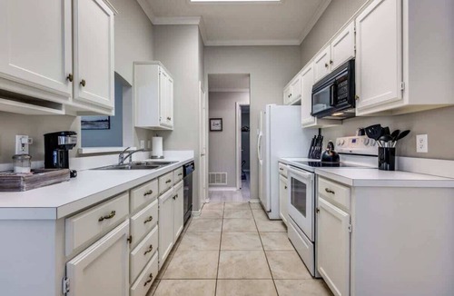 Denton House | Spacious Brick House 3BR 2BA A+