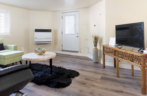 Downtown Oakland Apartment | SPACIOUS & BRIGHT 1 BR APARTMENT