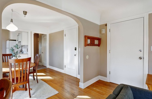 Broadway Apartment | Spacious, bright 1br in central Capitol Hill location