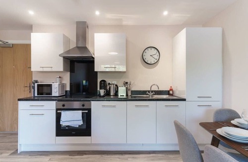 Salford Apartment | Spacious & Bright 2 Bed Apartment, Manchester