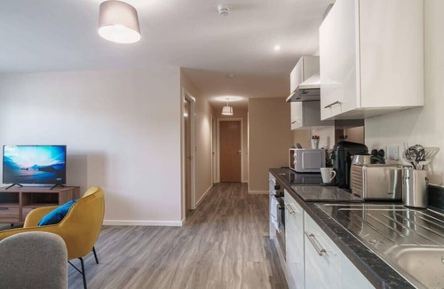 Salford Apartment | Spacious & Bright 2 Bed Apartment, Manchester