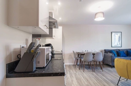 Salford Apartment | Spacious & Bright 2 Bed Apartment, Manchester