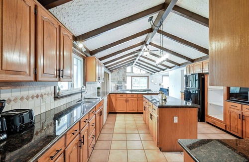 King House | Spacious~Bright~3BR~Pool~Foosball~Sauna