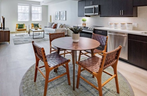 Burlingame Condo | Spacious & Bright 3BR Condo in Bayswater