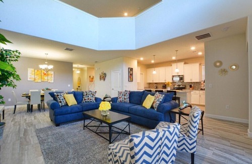 Loughman House | Spacious & Bright 5 Bedroom Home! Family Resort with a Ton of Amenities! Close to Clubhouse, Free Wifi!