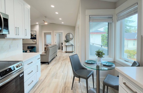 Pleasanton Apartment | Spacious & Bright Apartment: Cozy, New & Steps to Everything