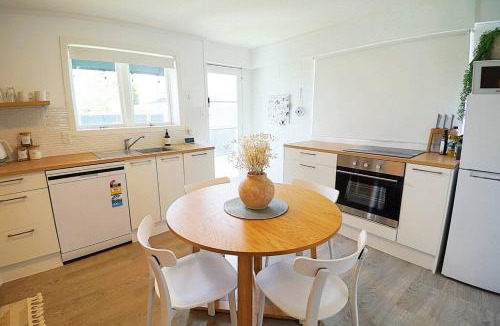 Forrest Hill House | Spacious, bright & central home with all amenities