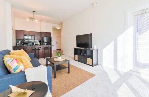 Haysboro Apartment | Spacious & Bright Condo 10 Min from DT | UG Stall