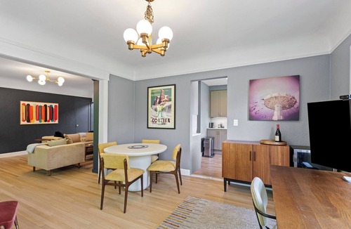 Eastlake Condo | Spacious, Bright Eastlake Stay +Parking, WFH Ready
