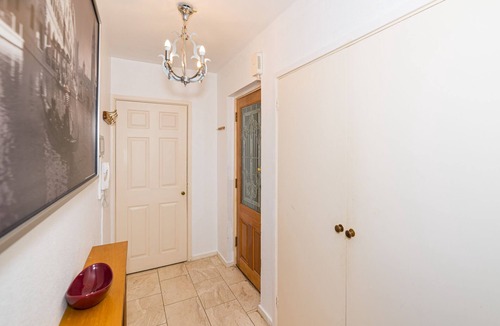 High Barnet Apartment | Spacious Bright Forest View Apartment