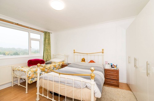 High Barnet Apartment | Spacious Bright Forest View Apartment