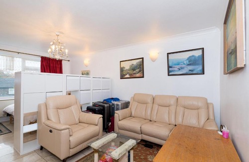High Barnet Apartment | Spacious Bright Forest View Apartment