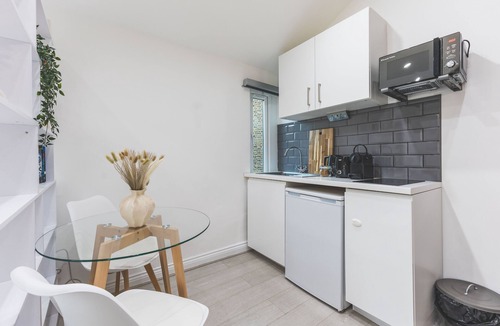 Fortune Green Apartment | Spacious & Bright Studio flat