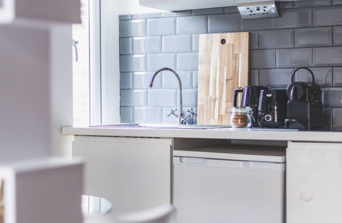 Fortune Green Apartment | Spacious & Bright Studio flat