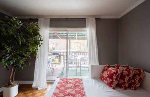 Woodbridge House | Spacious Bright Home In Woodbridge