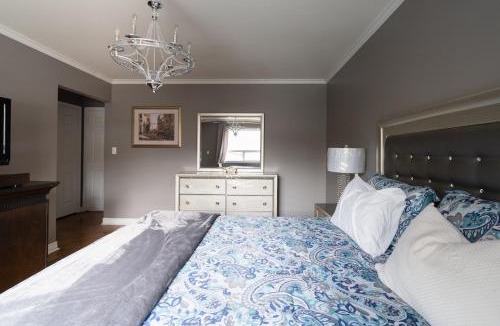 Woodbridge House | Spacious Bright Home In Woodbridge