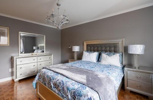 Woodbridge House | Spacious Bright Home In Woodbridge