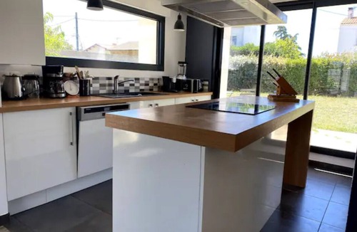 Aytre House | Spacious, bright house 800m from the beach