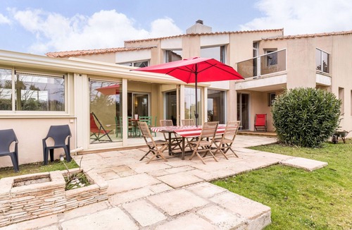 Pornic Cottage | Spacious bright house, enclosed garden, Wi-Fi included
