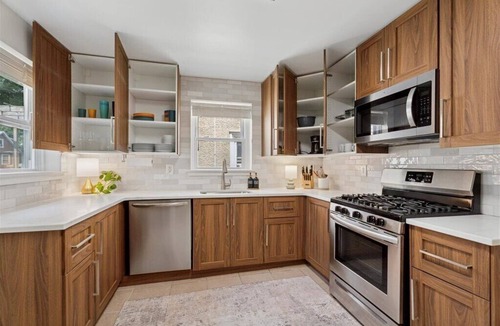 Ardmore House | Spacious, bright, renovated and on the Main Line!