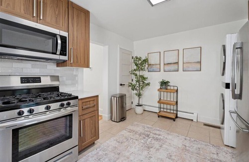 Ardmore House | Spacious, bright, renovated and on the Main Line!