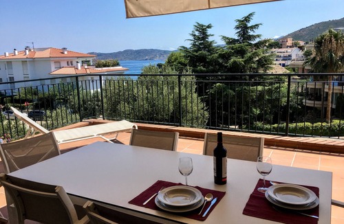 Llanca Apartment | Spacious, bright, terrace and sea view garden, near beaches and harbor, air conditioning/wf