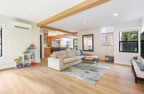 Matthews Beach House | Spacious & Bright ~ Water View