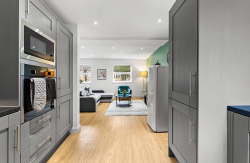 Staple Hill Apartment | Spacious Bristol Apartment - Parking + WIFI