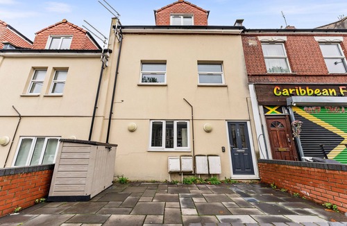 Staple Hill Apartment | Spacious Bristol Apartment - Parking + WIFI