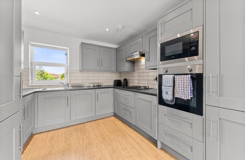 Staple Hill Apartment | Spacious Bristol Apartment - Parking & WIFI