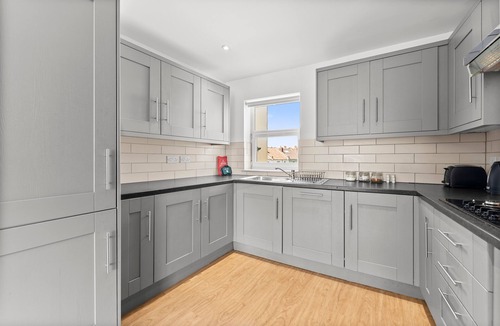 Staple Hill Apartment | Spacious Bristol Apartment - Parking & WIFI