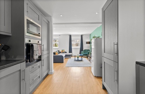 Staple Hill Apartment | Spacious Bristol Apartment - Parking & WIFI